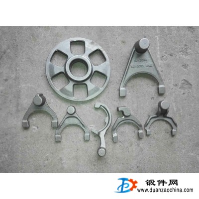 汽车变速箱锻件，农业机械拨叉锻件，齐灵锻造